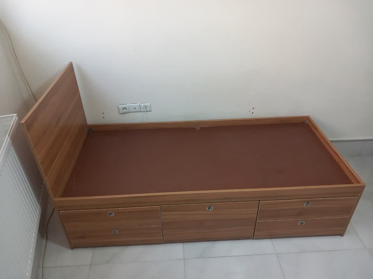 نمونه کار تخت خواب یک نفره با کشوی کناری